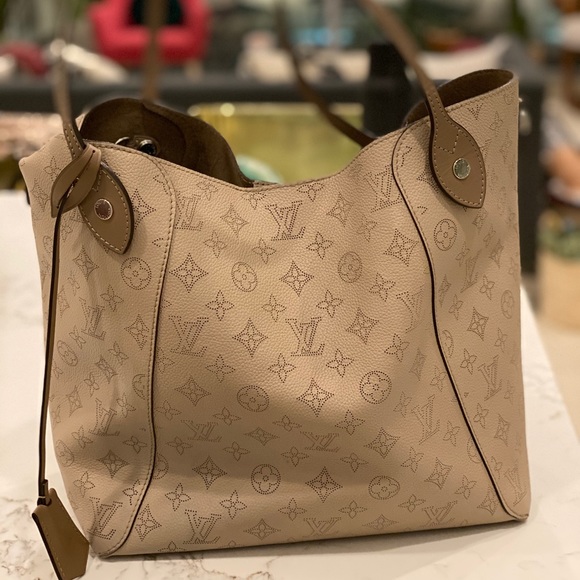 Louis Vuitton Handbags - HINA MM Galet